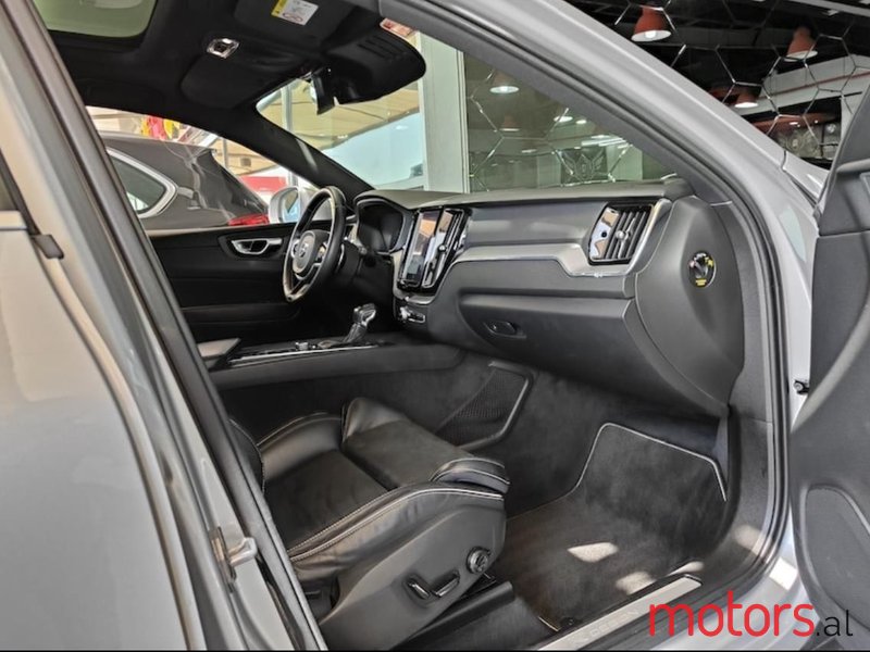 2019' Volvo Xc 60 photo #2
