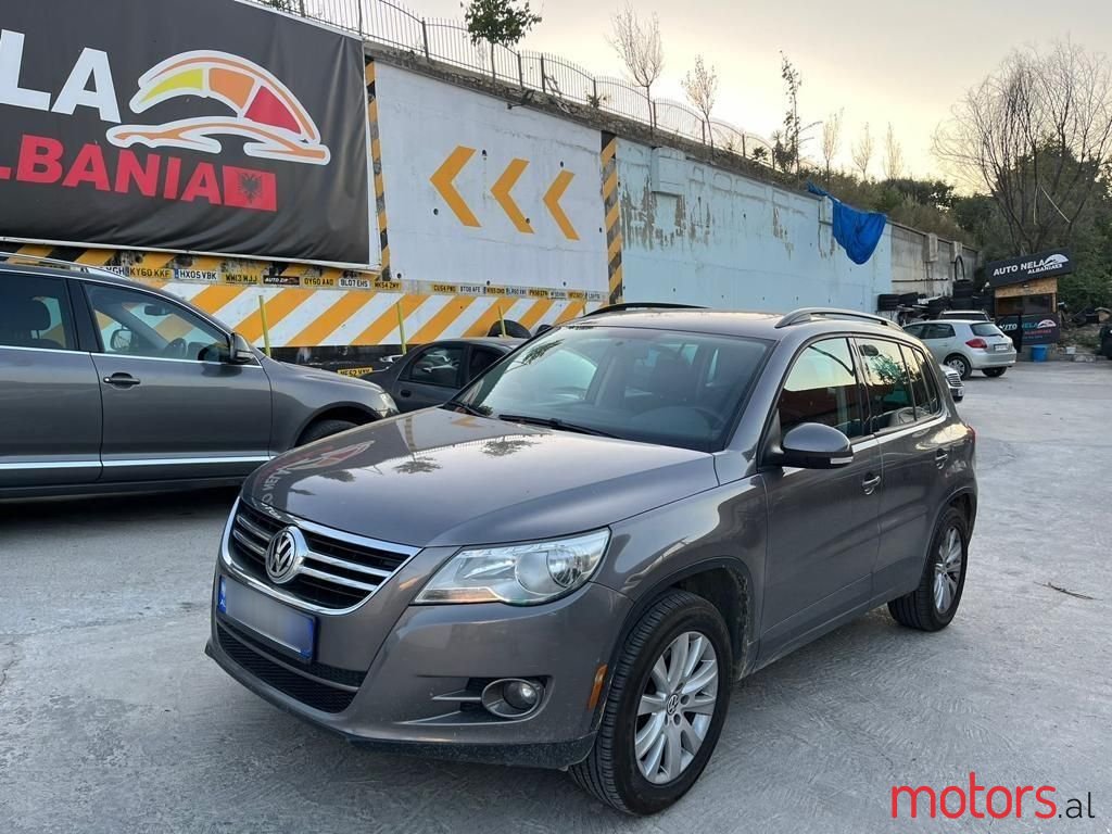 2010' Volkswagen Tiguan photo #1