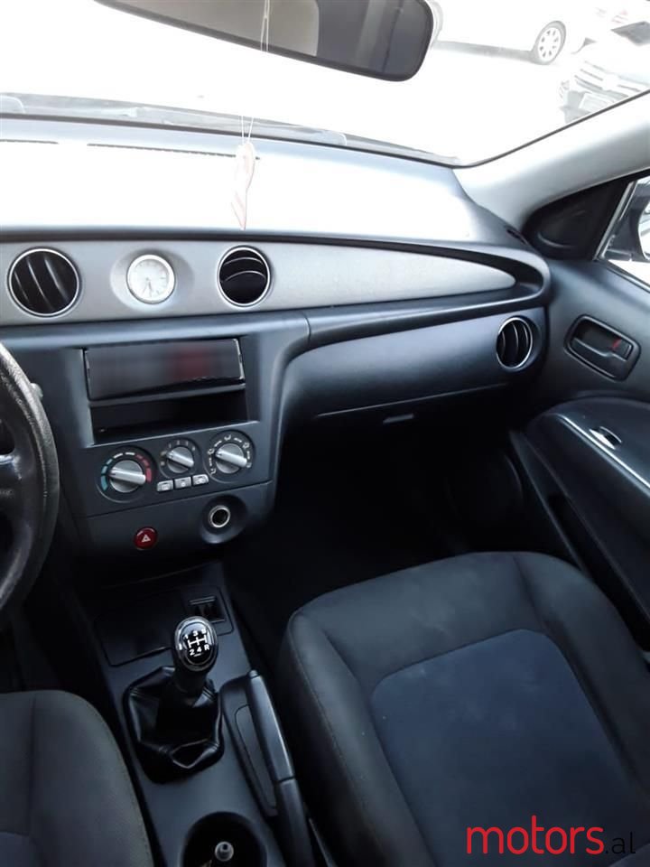 2004' Mitsubishi Outlander photo #4