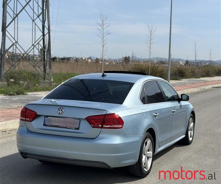 2013' Volkswagen Passat photo #4