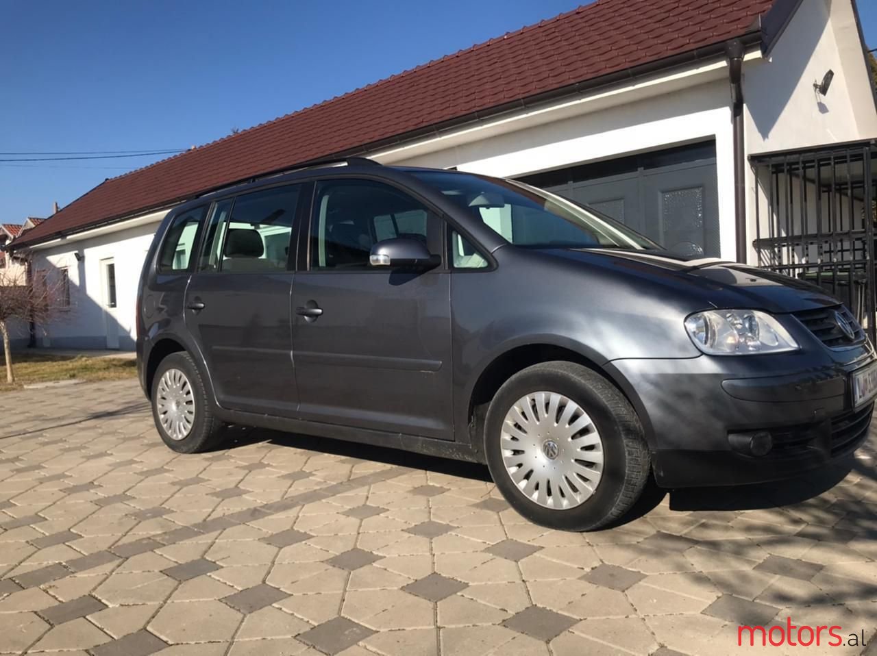 2005' Volkswagen Touran photo #5