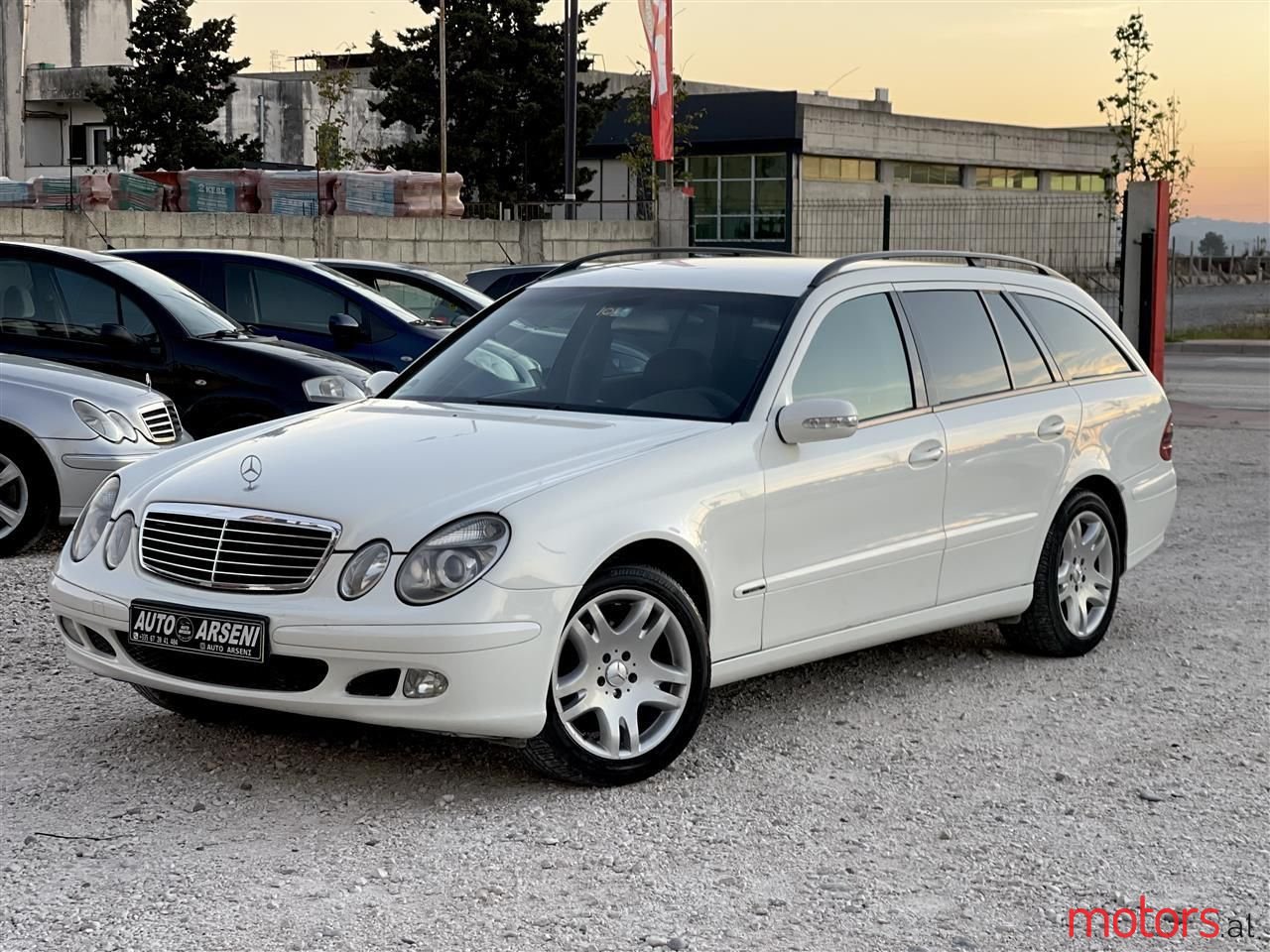 2004' Mercedes-Benz E 220 photo #1