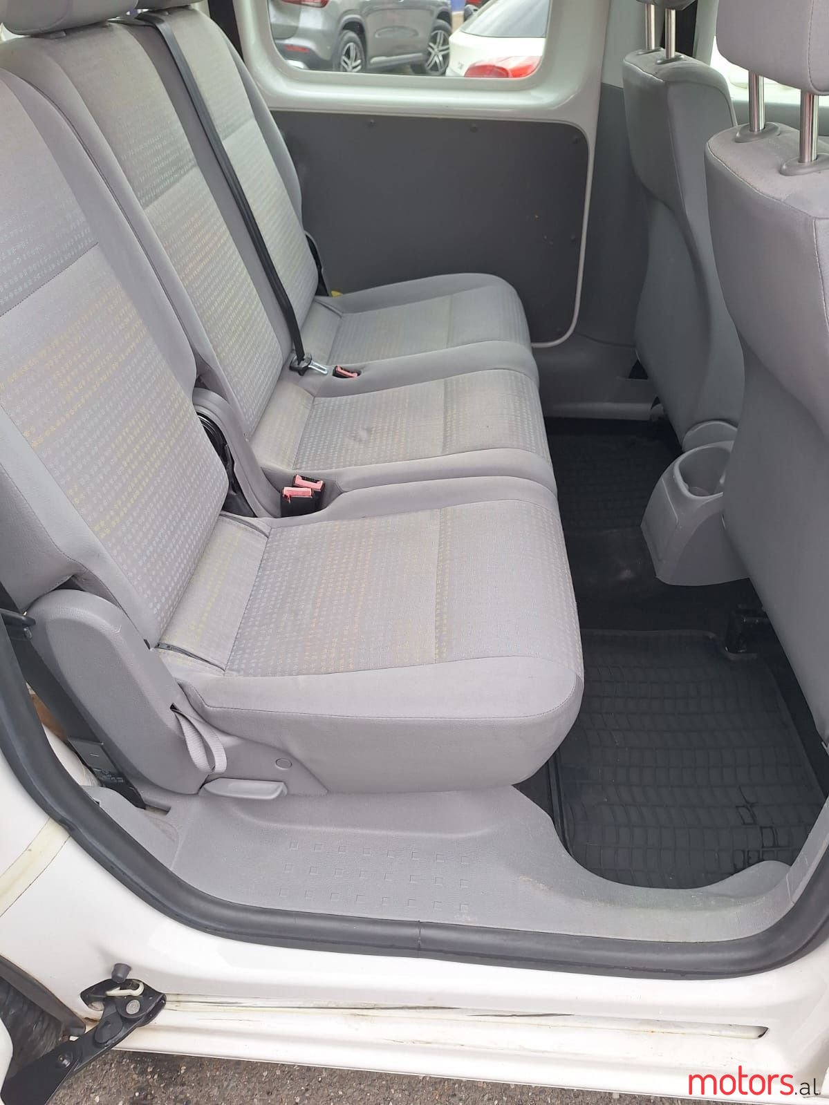 2011' Volkswagen Caddy photo #4