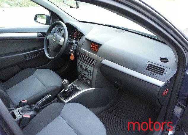 2006' Opel Astra photo #1