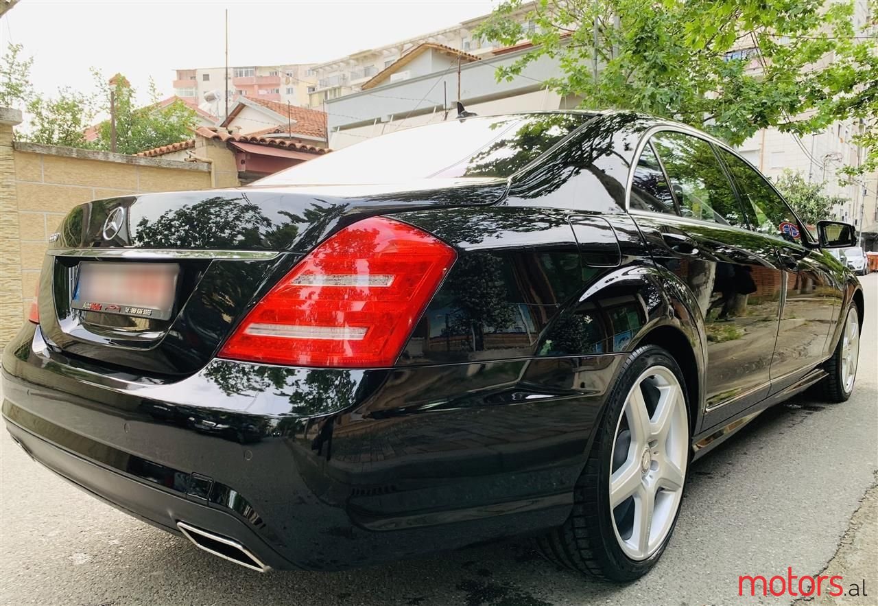 2011' Mercedes-Benz S 550 photo #2