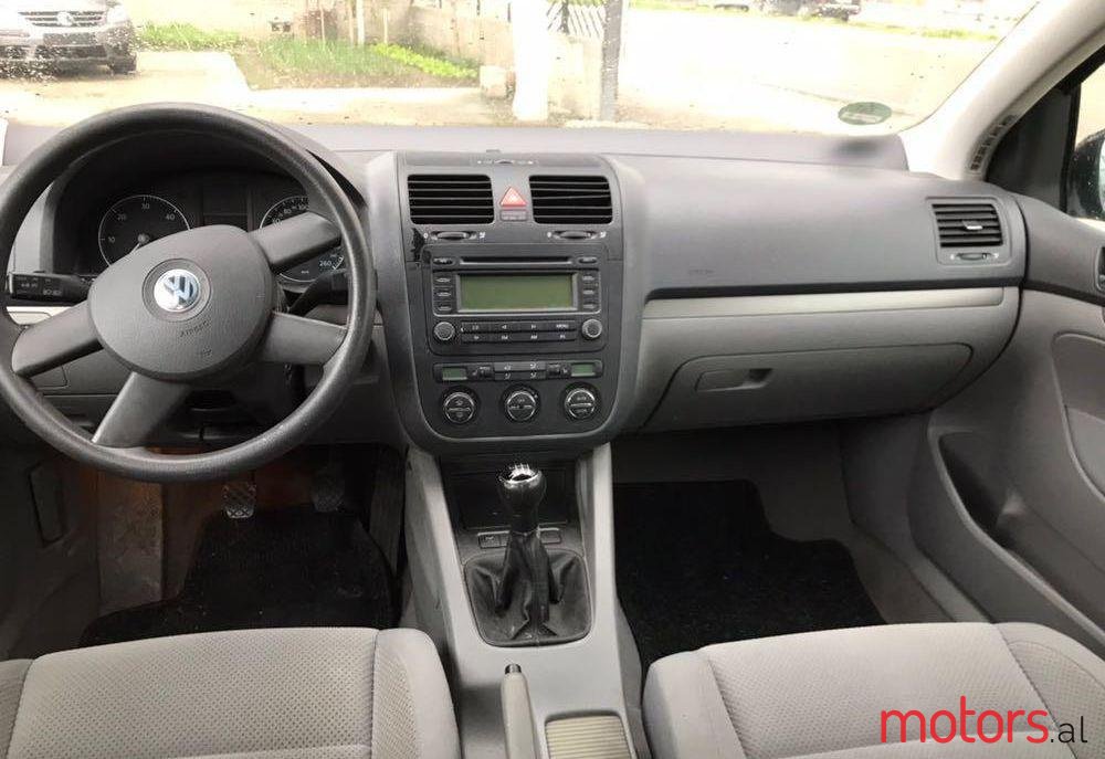 2004' Volkswagen Golf photo #1