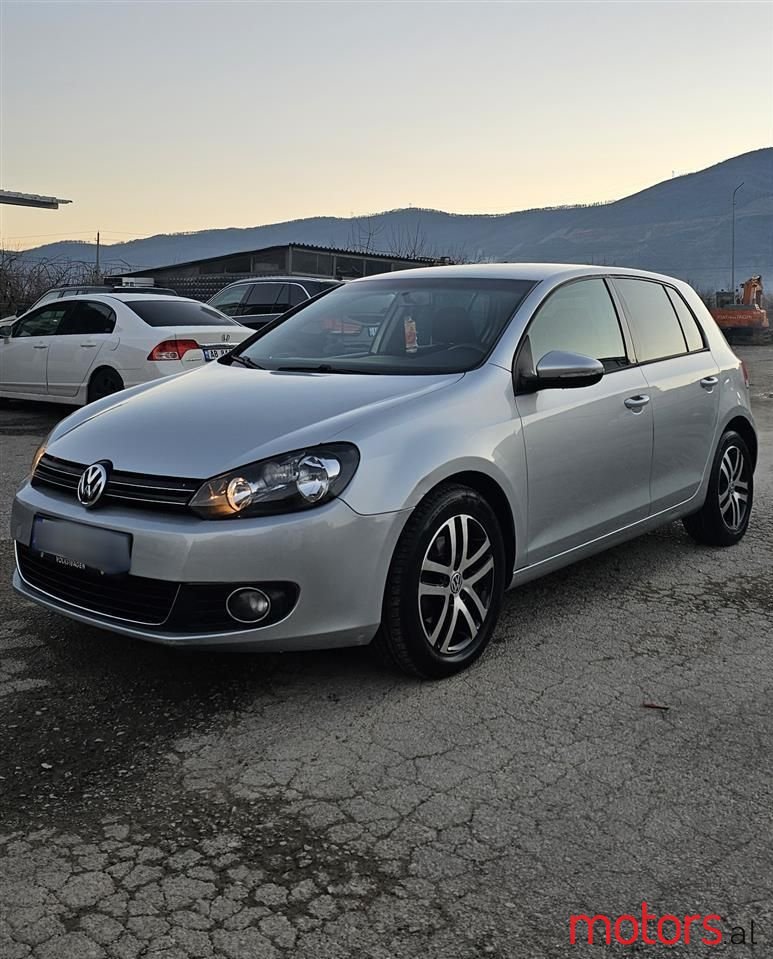 2011' Volkswagen Golf photo #3