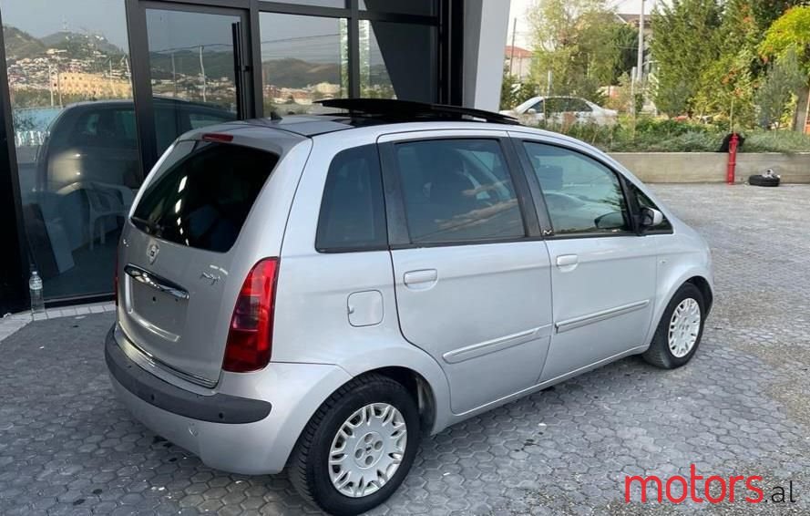 2005' Lancia Musa photo #2