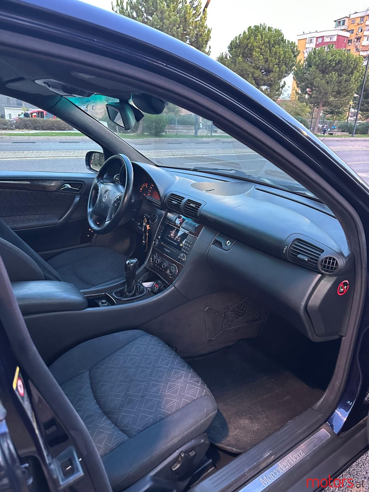 2003' Mercedes-Benz 220 photo #2