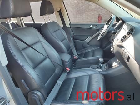 2010' Volkswagen Tiguan photo #5