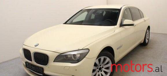 2012' BMW 730 photo #1