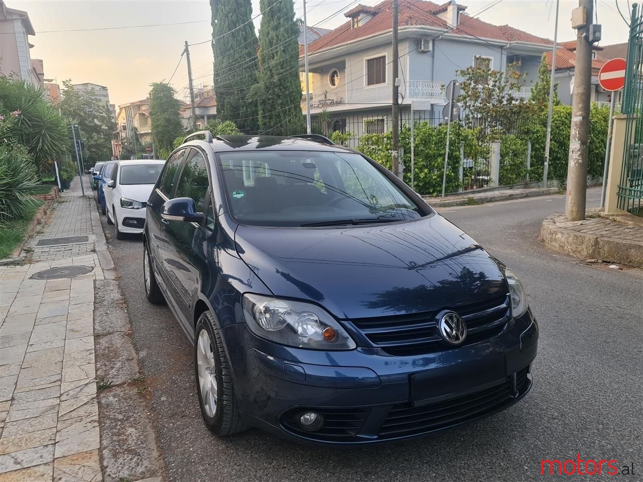 2008' Volkswagen Golf Plus photo #3