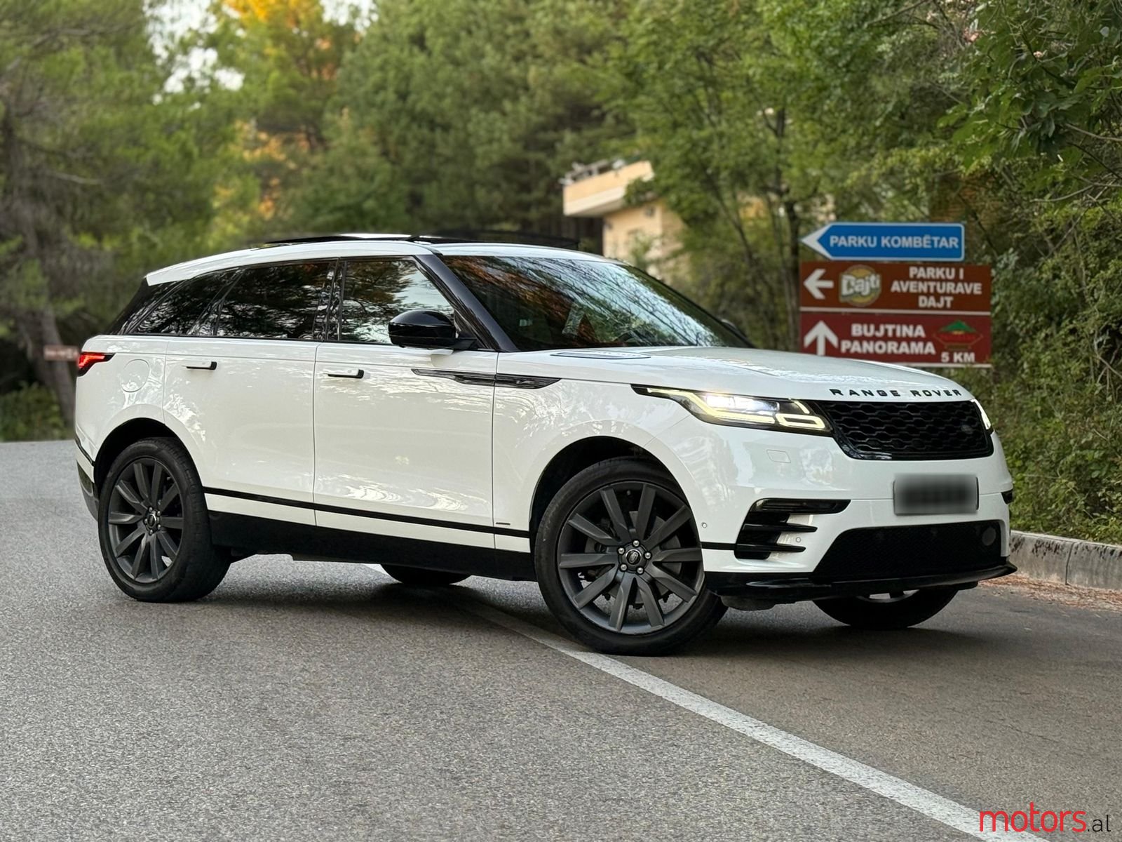 2018' Land Rover Range Rover Velar photo #5