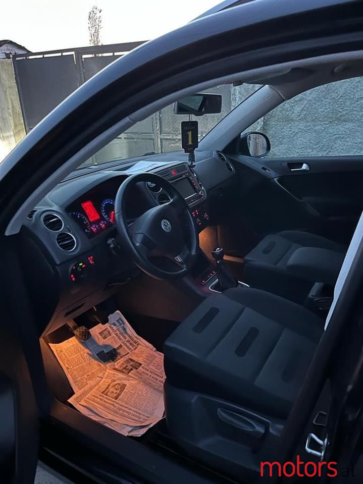 2008' Volkswagen Tiguan photo #5