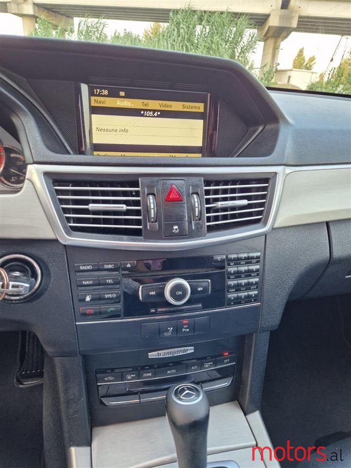 2009' Mercedes-Benz E 220 photo #2