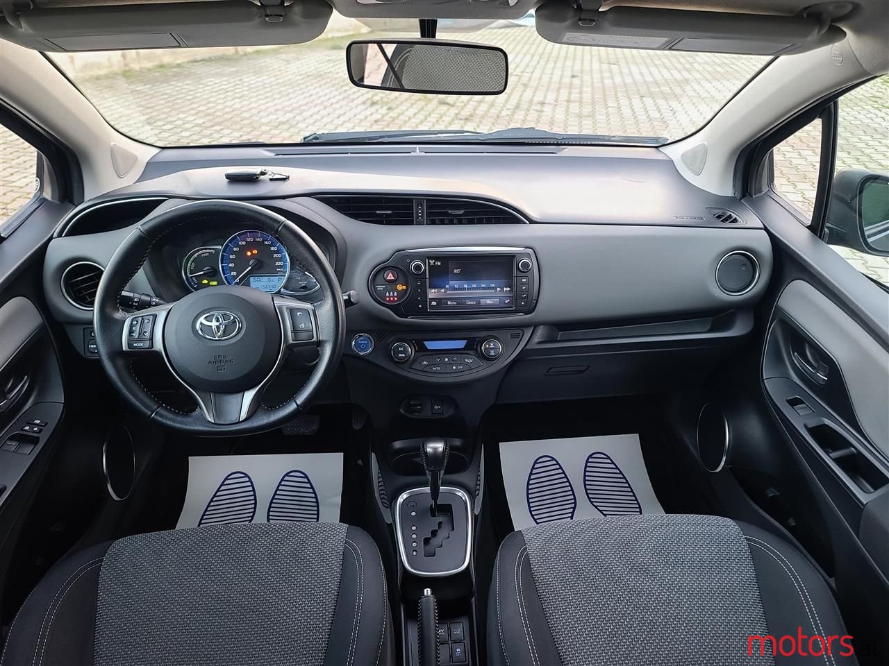 2015' Toyota Yaris photo #4