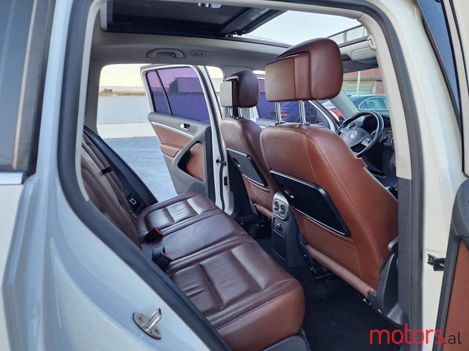 2012' Volkswagen Tiguan photo #3