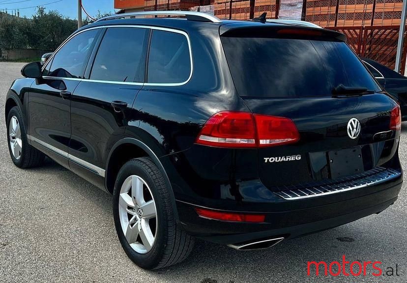 2013' Volkswagen Touareg photo #4