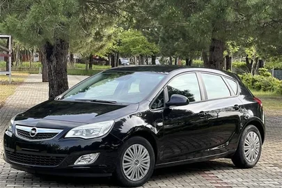 2012' Opel Astra
