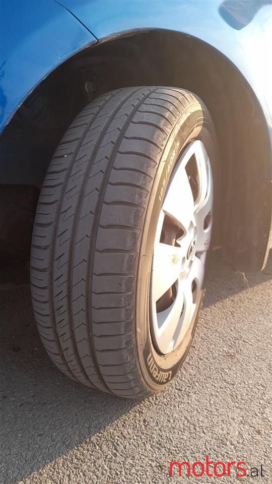 2008' Toyota Yaris photo #2