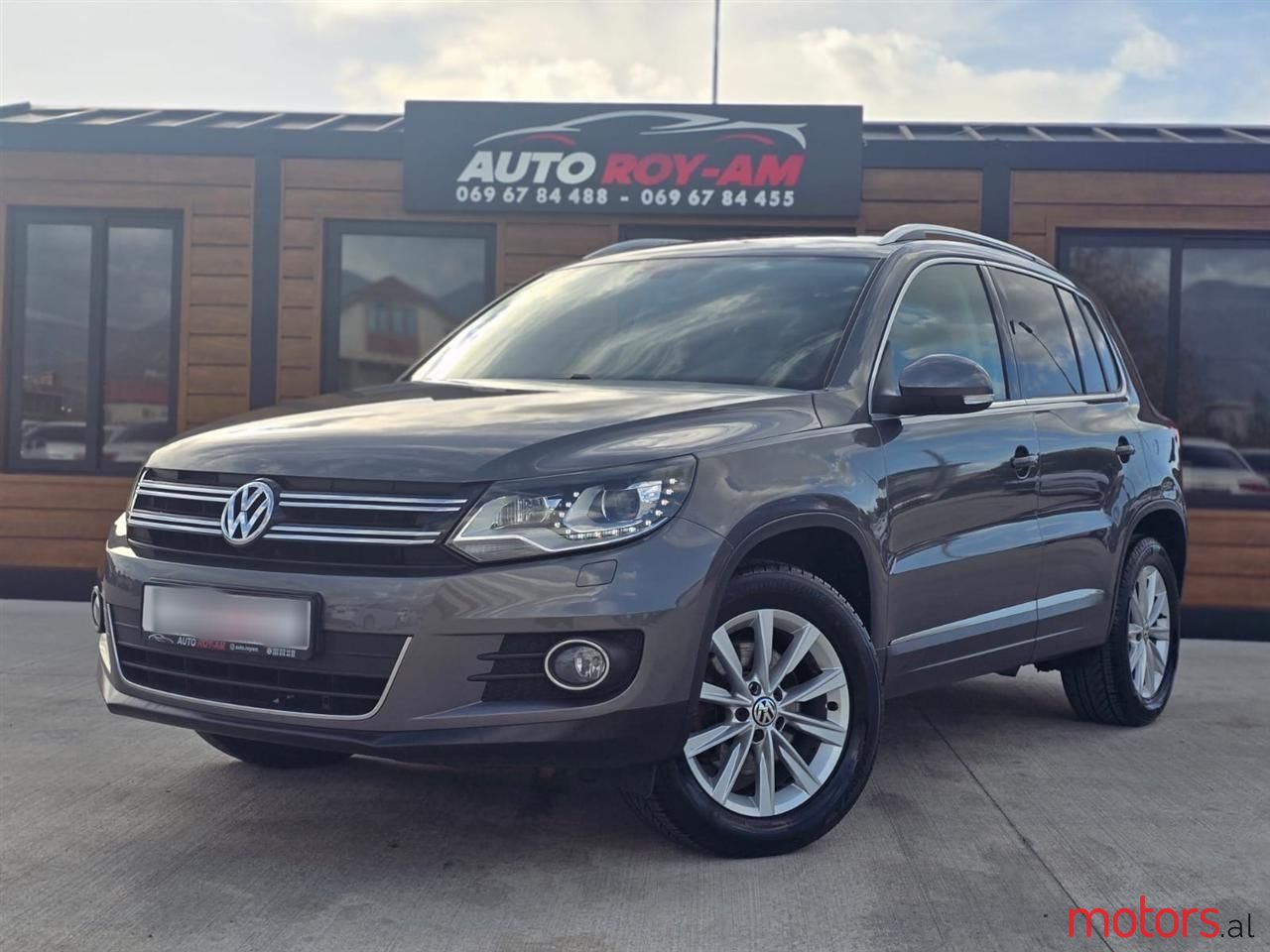 2012' Volkswagen Tiguan photo #1