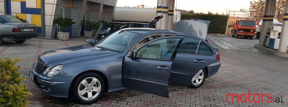 2004' Mercedes-Benz E 270 photo #1