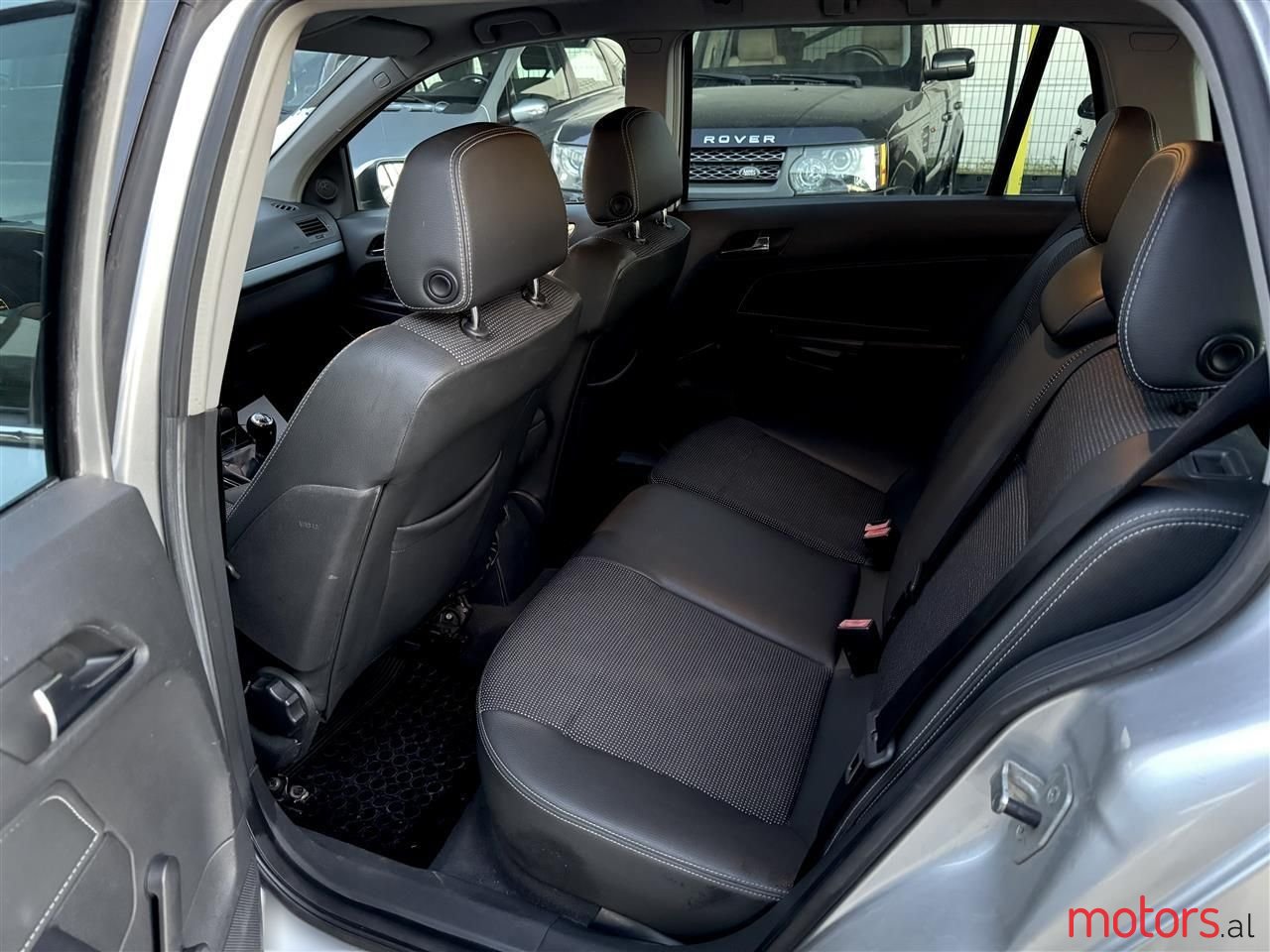 2008' Opel Astra photo #5