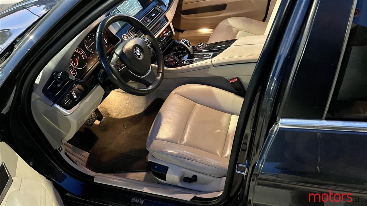 2012' BMW 520 photo #3