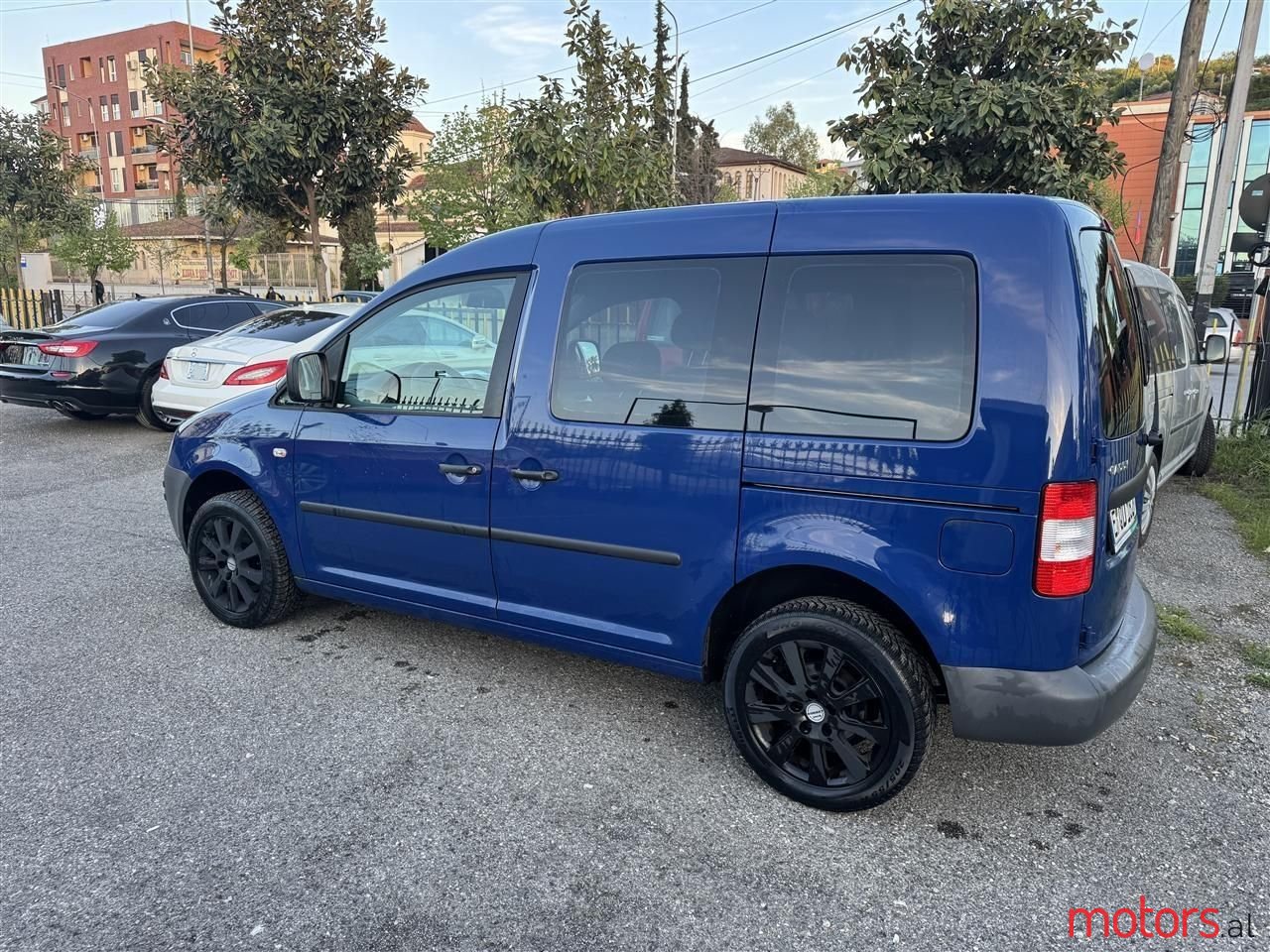 2009' Volkswagen Caddy photo #2