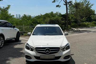 2015' Mercedes-Benz E 220