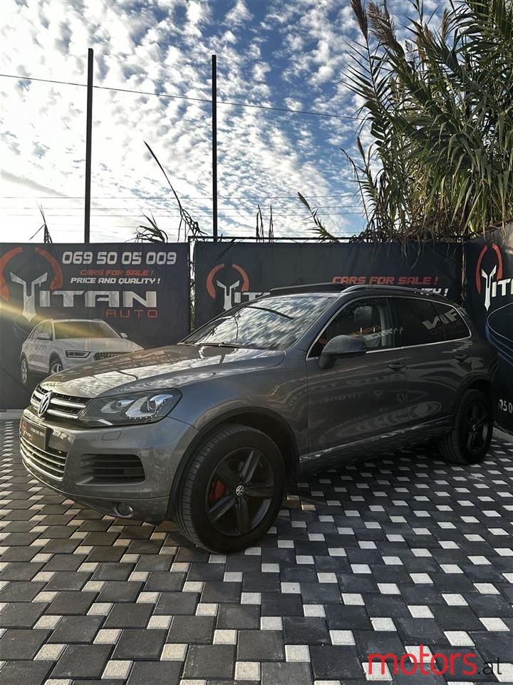 2012' Volkswagen Touareg photo #1