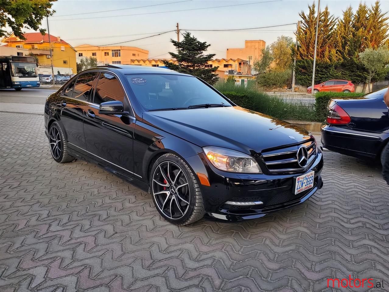 2011' Mercedes-Benz C 300 photo #1