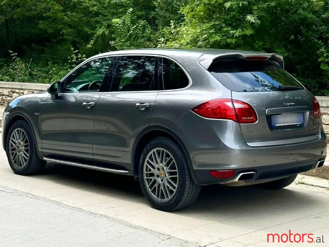 2015' Porsche Cayenne photo #3