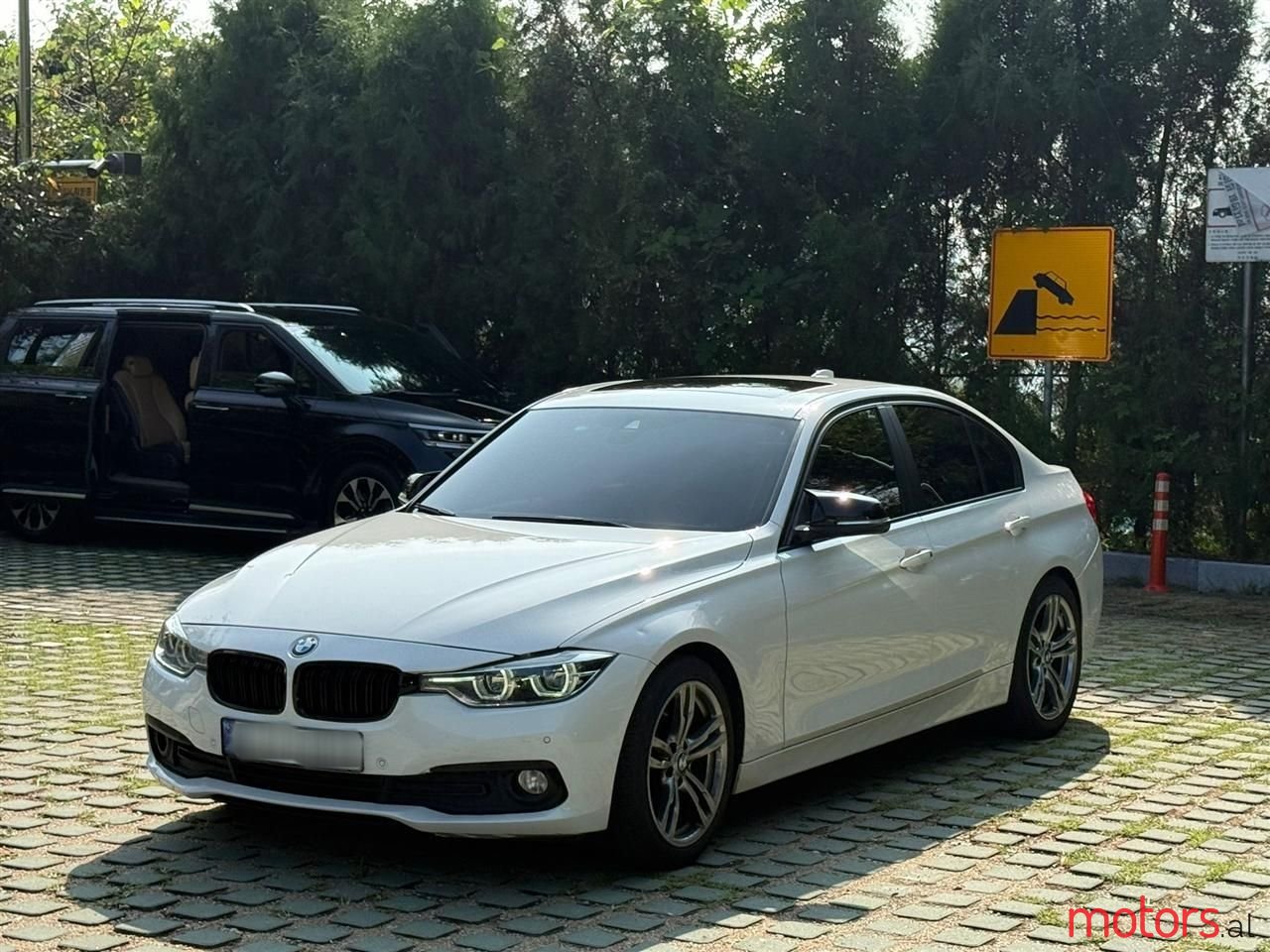 2016' BMW 320 photo #1