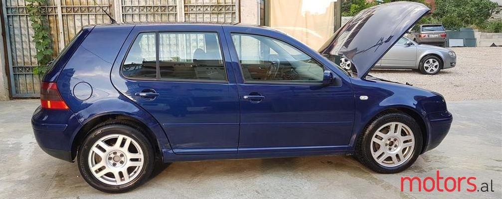 2002' Volkswagen Golf photo #1