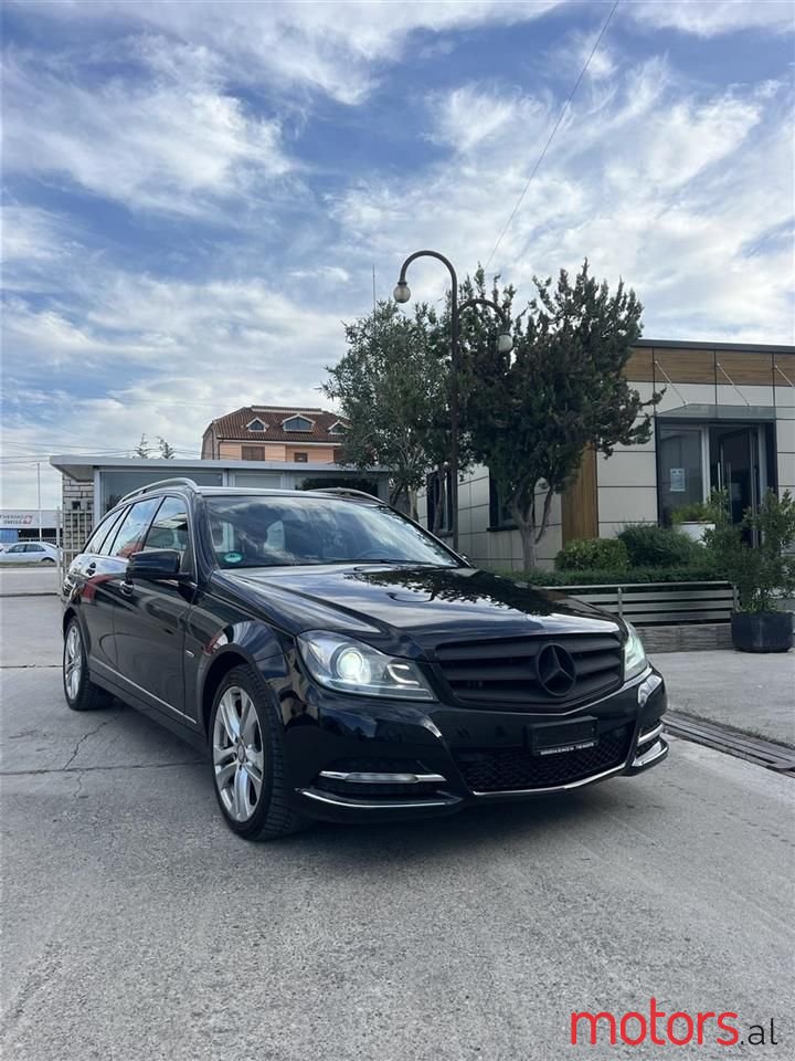 2012' Mercedes-Benz C 250 photo #3