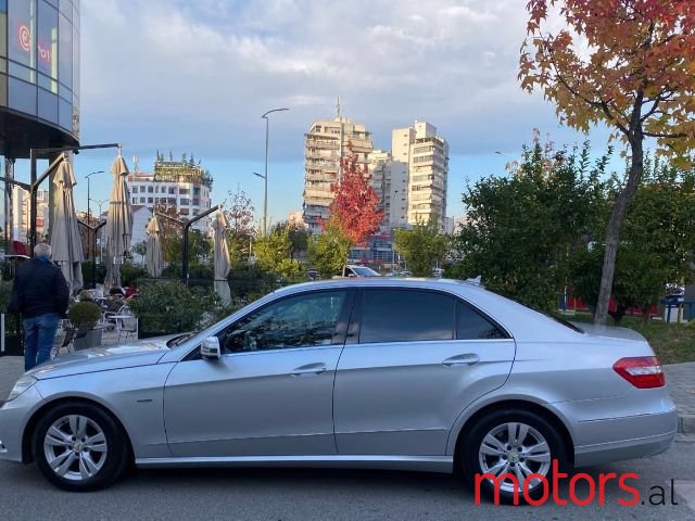 2009' Mercedes-Benz E-Class photo #2