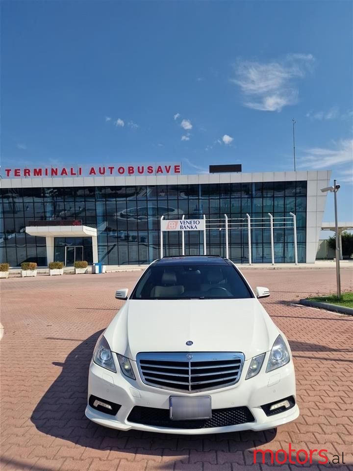 2011' Mercedes-Benz E 350 photo #6