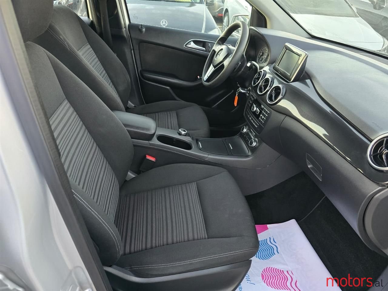 2012' Mercedes-Benz B 180 photo #4