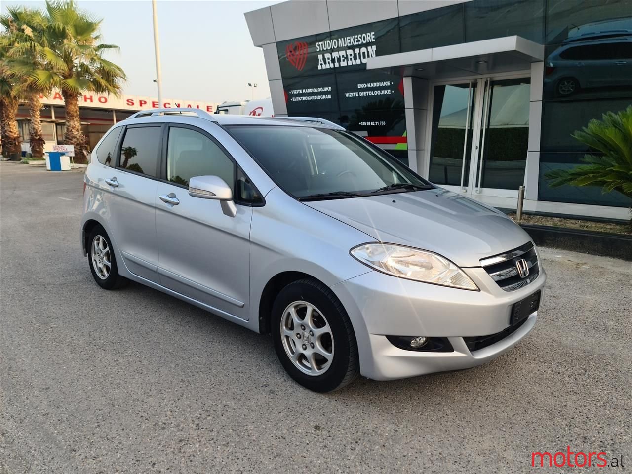 2005' Honda FR-V photo #2