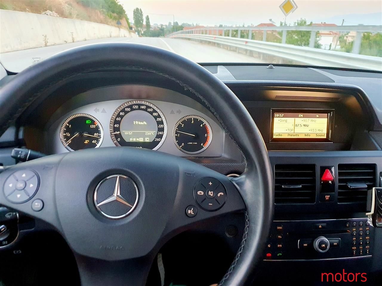 2010' Mercedes-Benz GLK 220 photo #6