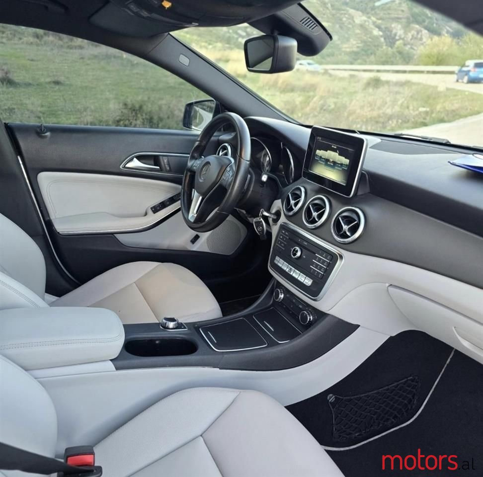 2014' Mercedes-Benz CLA 200 photo #4