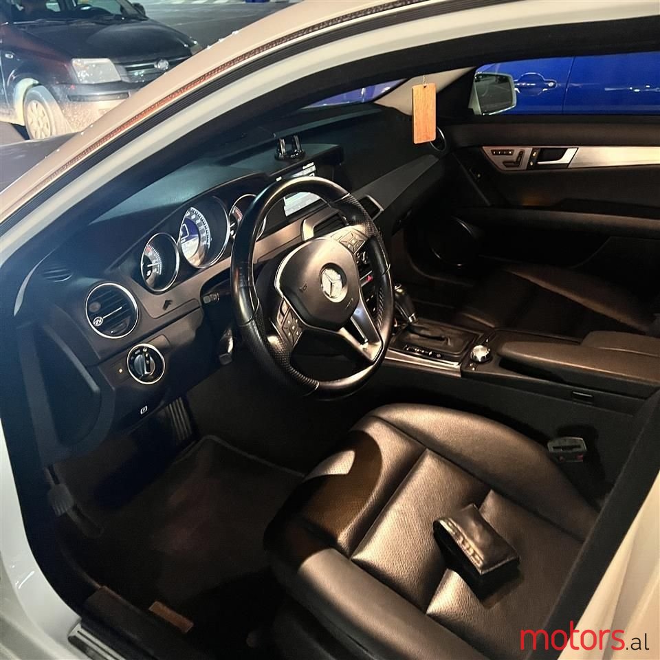 2012' Mercedes-Benz C 220 photo #5