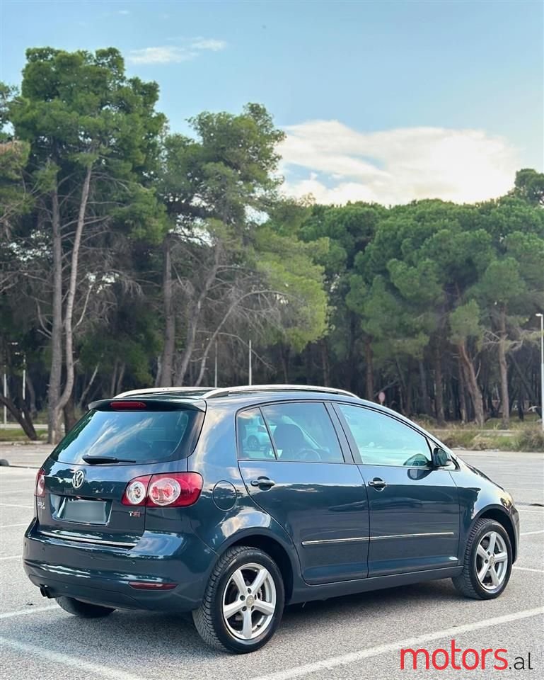 2010' Volkswagen Golf Plus photo #3