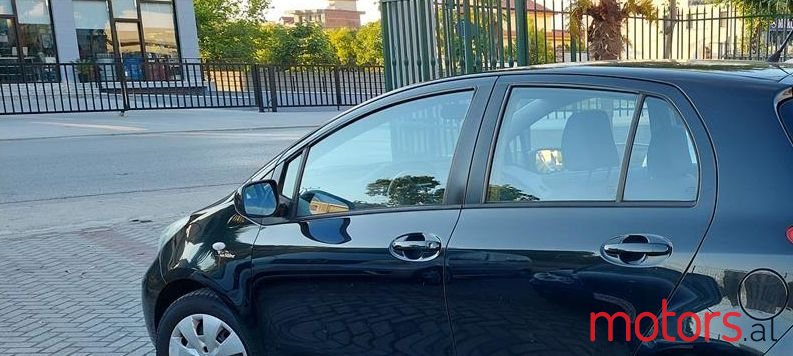 2009' Toyota Yaris photo #4