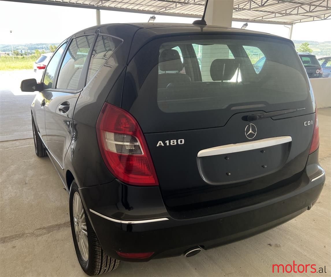 2011' Mercedes-Benz A 180 photo #4