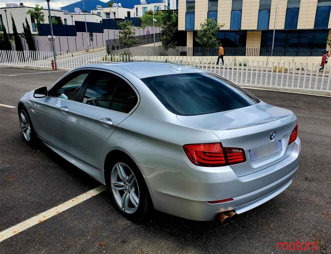 2010' BMW 528 photo #3