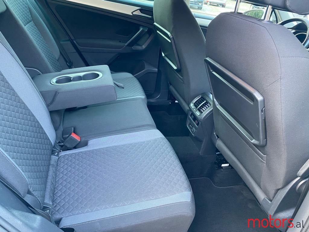 2017' Volkswagen Tiguan photo #5