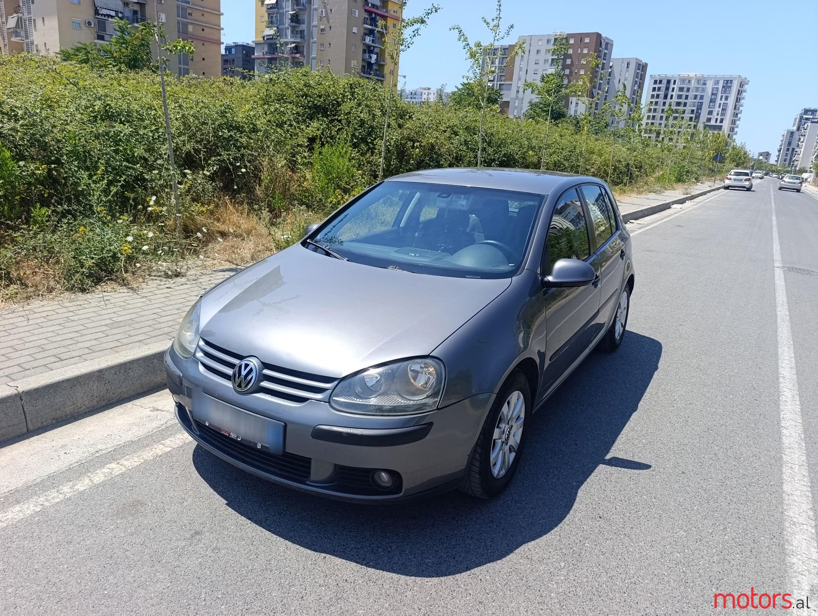2004' Volkswagen Golf photo #2