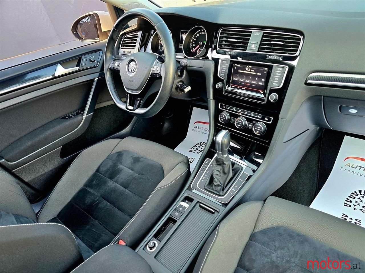 2013' Volkswagen Golf photo #6